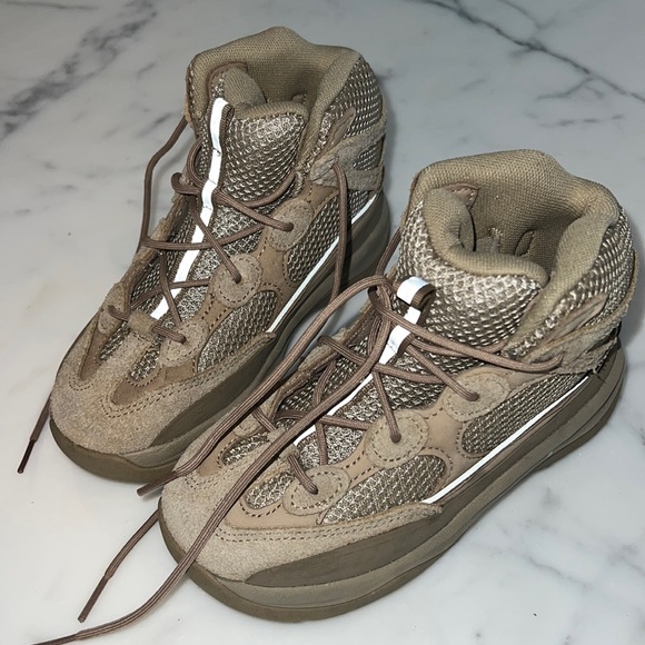 Yeezy Desert Black Rock Boots Kids 13 Rare Find beige sneakers